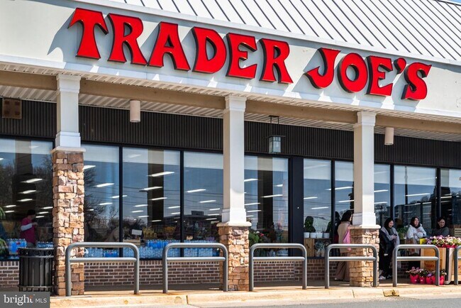 Building Photo - 255 W Falls Station Blvd