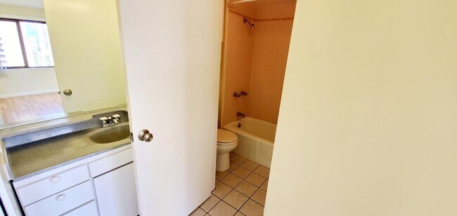 Building Photo - Four Paddle #1310- Large One Bedroom Condo