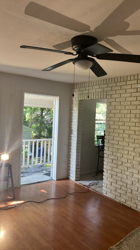 Building Photo - 115 5th St NE