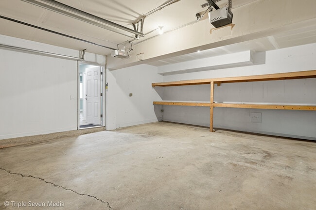 Building Photo - 777 E Golfview Dr