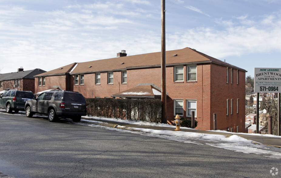 Street Parking - Brentwood Towne Apartments