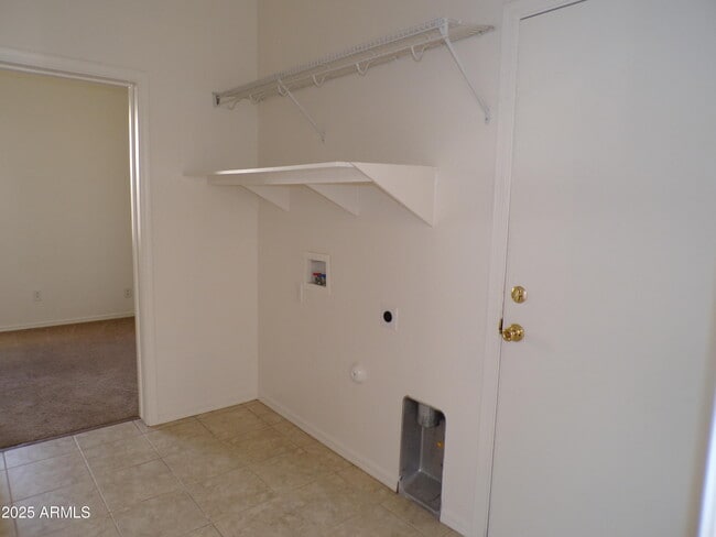 Building Photo - 4995 E Somerset Dr