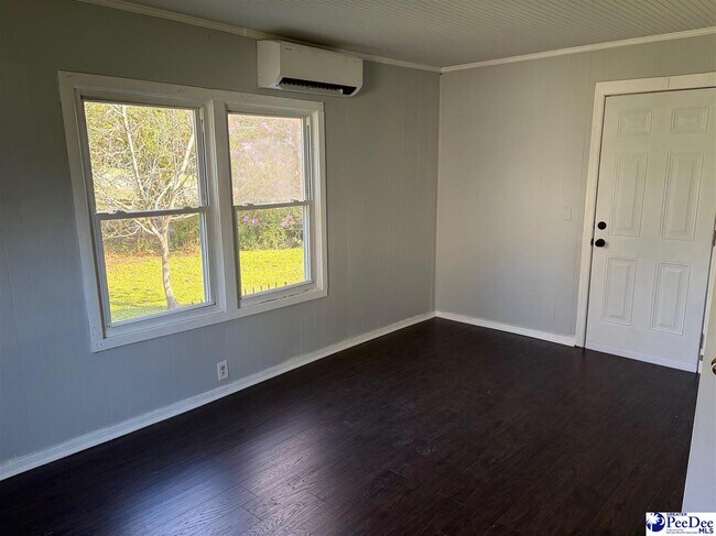 Building Photo - 426 Manor Cir