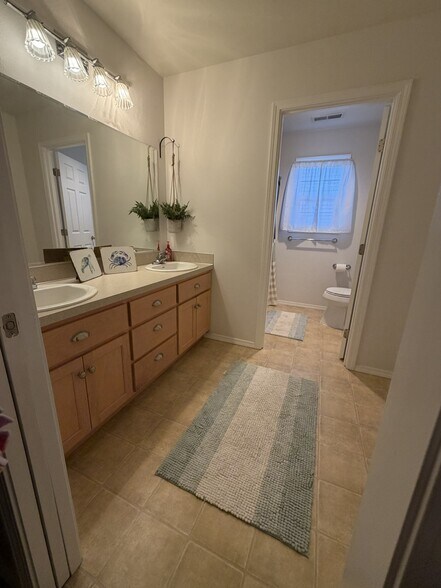 Building Photo - 7396 Pineview St NE