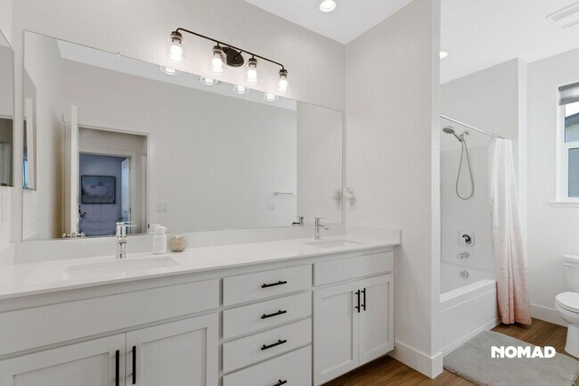 Building Photo - Dive into a Stunning Home in Roseville with Heated Pool - Available Jan 2026!