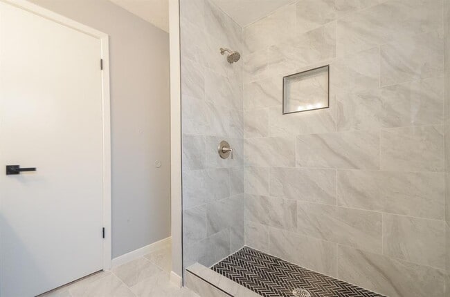 Building Photo - 48 Artesia