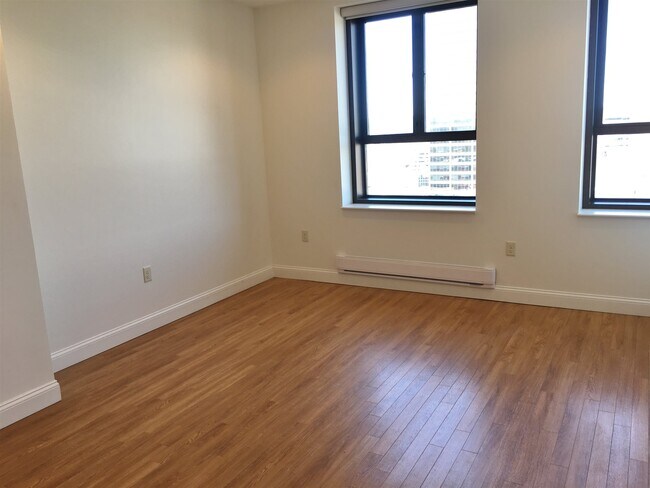 Building Photo - 875 Elm St
