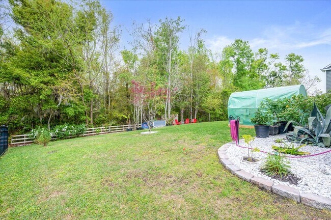 Building Photo - Welcome to Your Ideal Home: Where Luxury a...