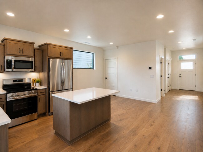 Building Photo - 10108 NE 45th Ct
