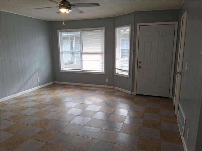 Building Photo - 407 Park St