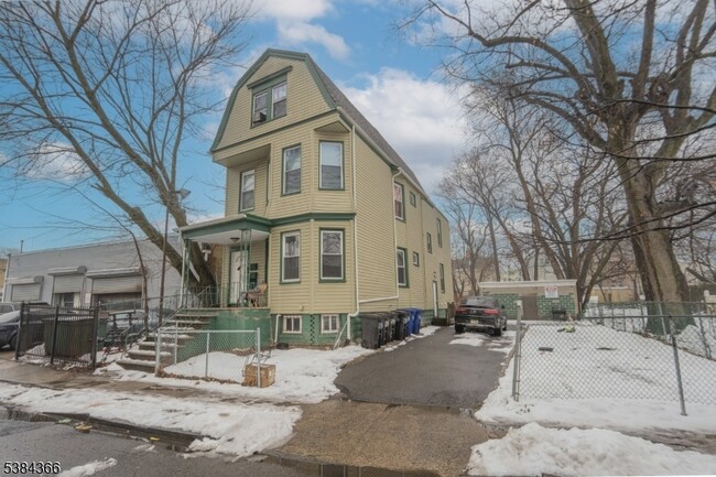 Primary Photo - 296 N Clinton St