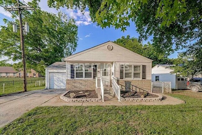 Primary Photo - 1143 Charbonier Rd