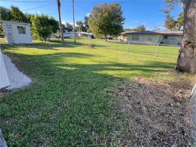 Building Photo - 712 Camellia Dr