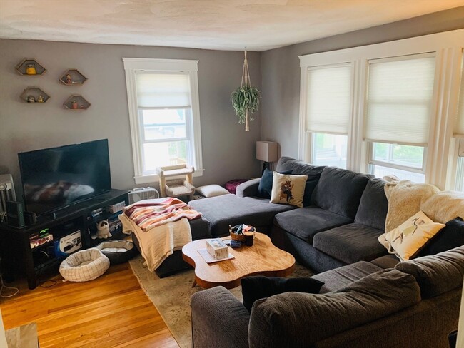 Building Photo - 34 Morton St