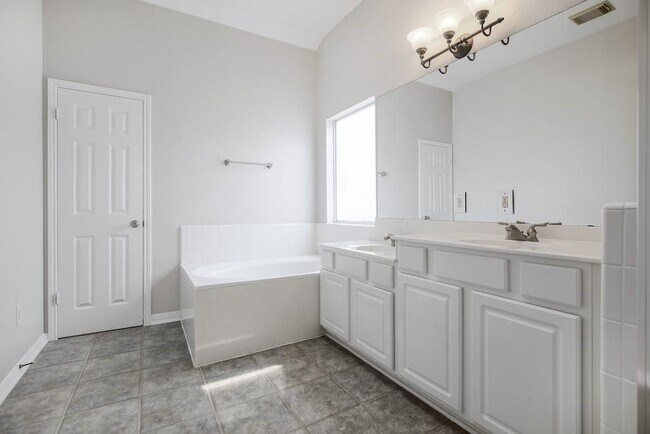 Building Photo - 1612 Sunterro Dr