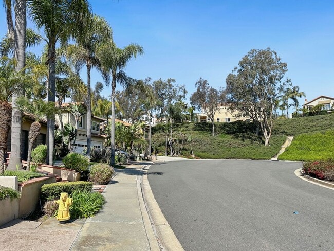 Building Photo - Beautiful Marina Hills Home!