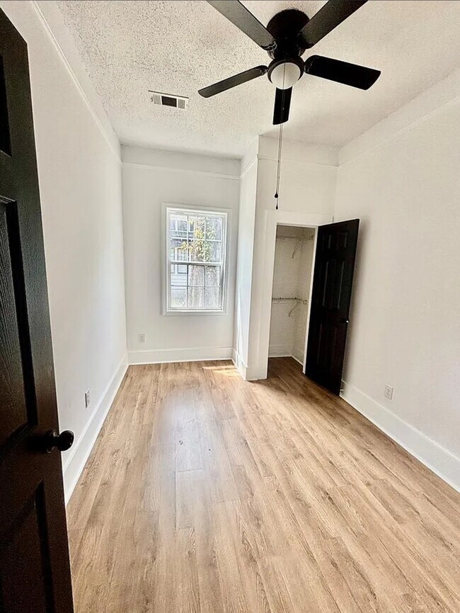 Building Photo - 505 Arnold Ave