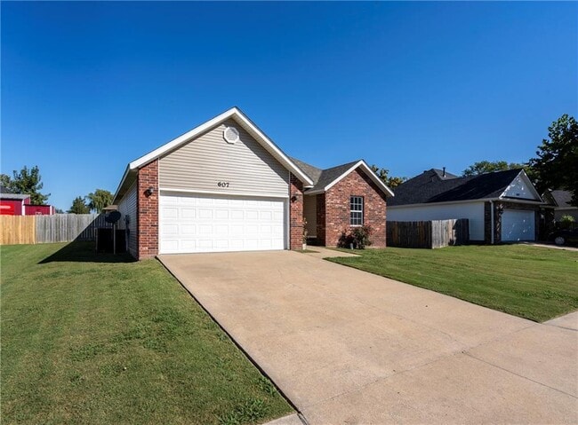 Building Photo - 607 Amanda Dr