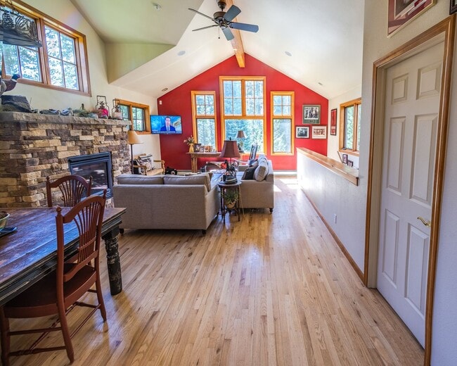 Building Photo - Extended Winter rental-Flexible lease term...