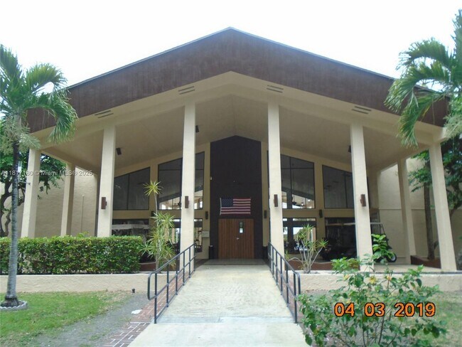 Primary Photo - 14601 N Kendall Dr