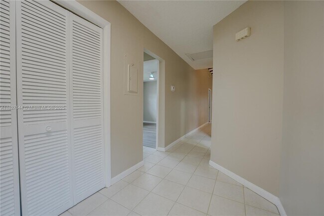Building Photo - 2403 SW 58th Manor