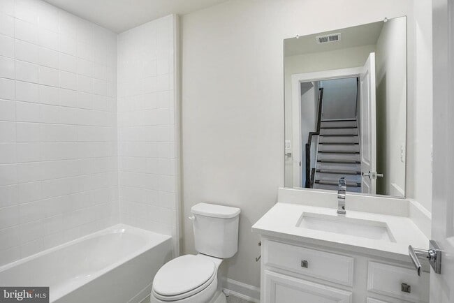 Building Photo - 6725 24th Ct N