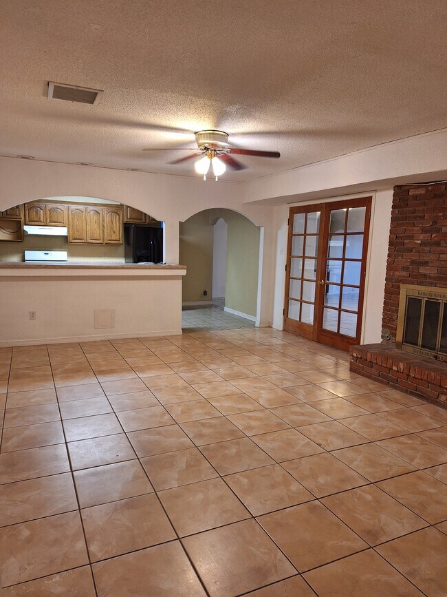 Building Photo - 9329 Shaver Dr