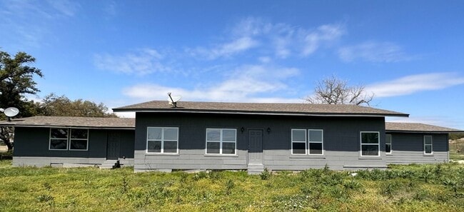 Building Photo - 850 County Road 218,