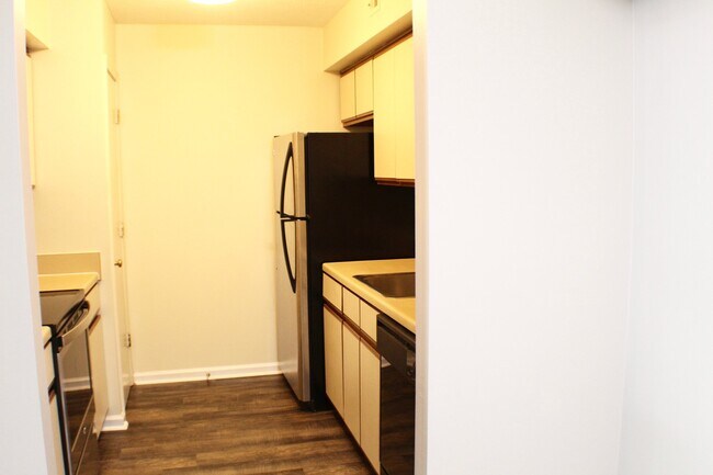Building Photo - 2 bedroom Condo for rent! Available this A...