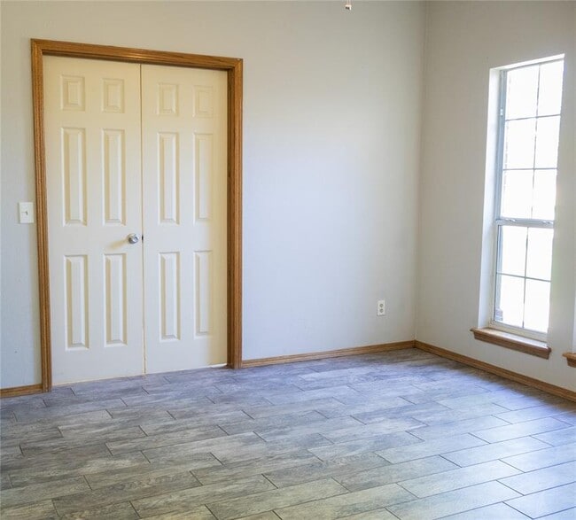 Building Photo - 504 Quail Run N