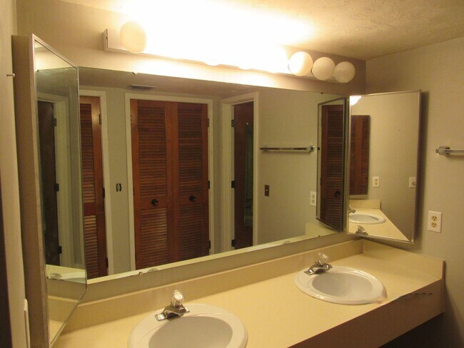 Building Photo - 157 Palm View Ct