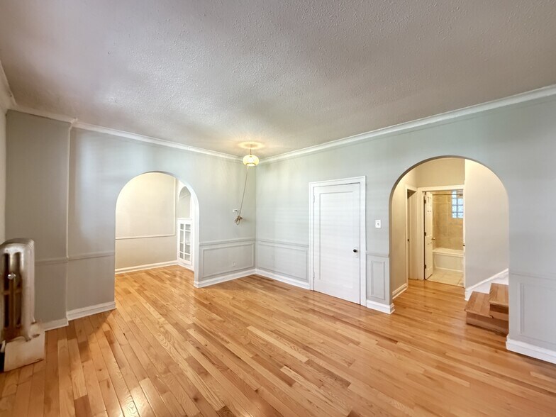 Building Photo - 525 W Surf