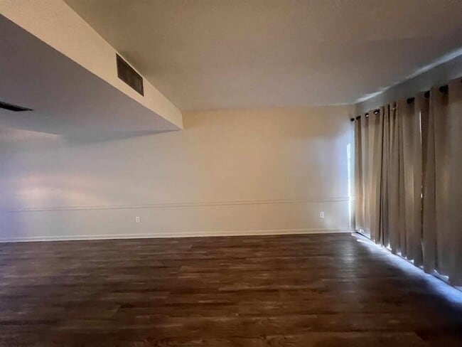 Building Photo - 214 Westwood Dr