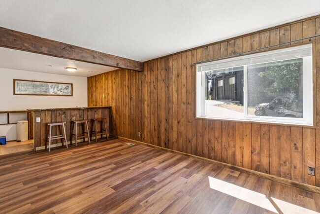 Building Photo - 1351 Montreal Dr