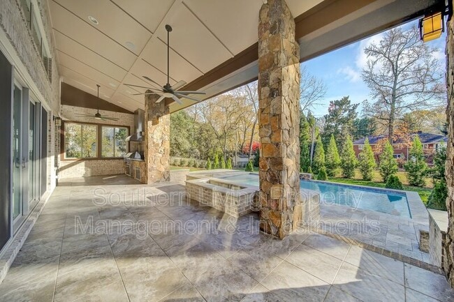 Building Photo - 2011 Sharon Ave