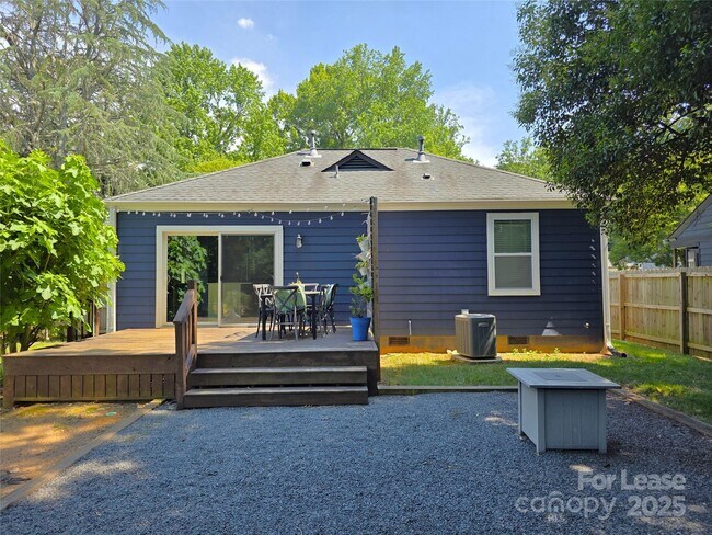 Building Photo - 3433 Draper Ave