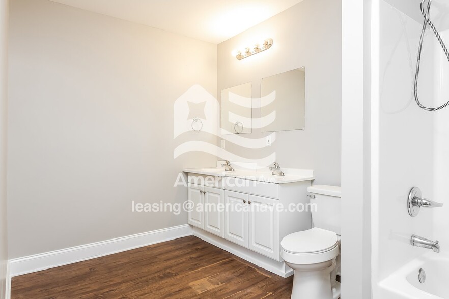 Building Photo - 119 Wellington St