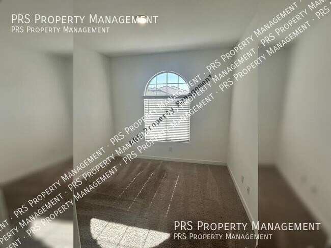 Building Photo - 2658 S Reavis Falls Rd