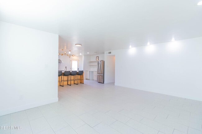 Building Photo - 716 Nazareno St