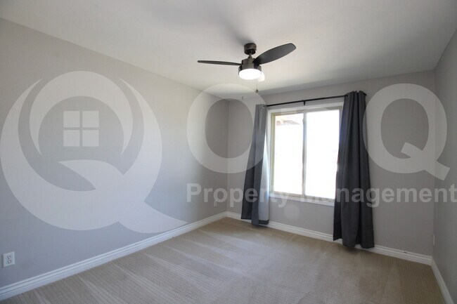 Building Photo - 1653 E Bishop Dr