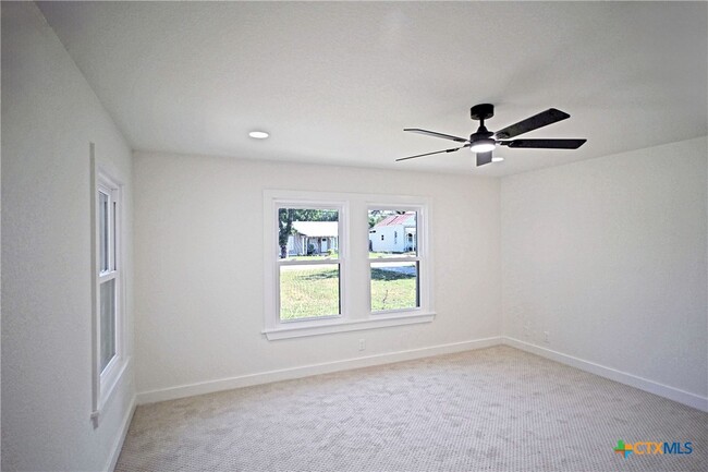 Building Photo - 456 Magazine Ave