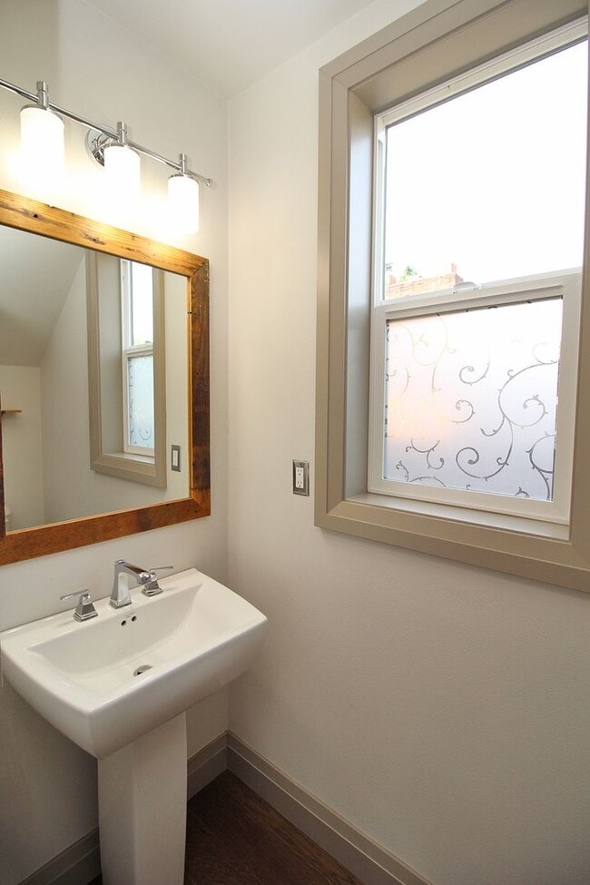 Building Photo - 2273 SE 77th Ave