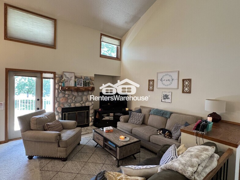 Building Photo - 4128 Meadowlark Way