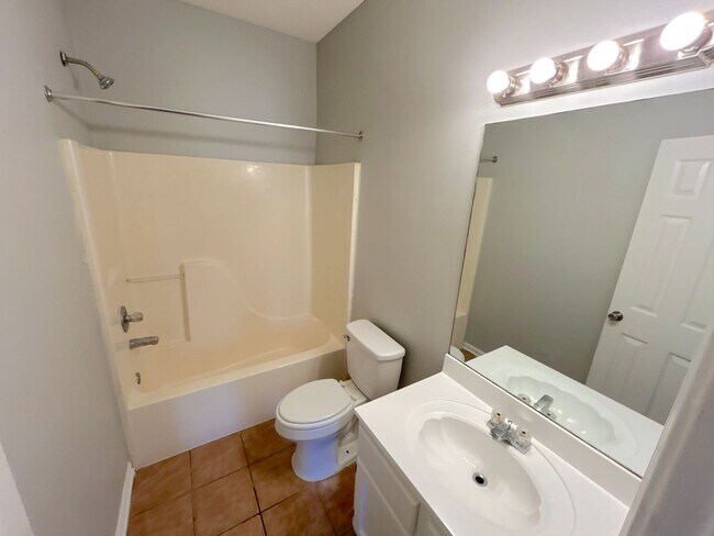 Building Photo - 4267 Kings Valley Cove E