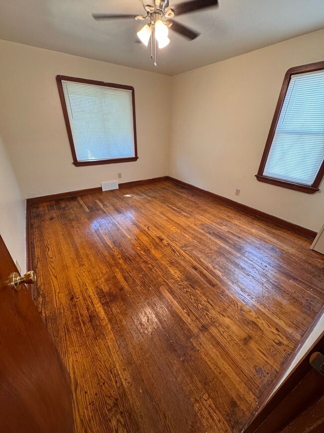 Building Photo - 151 S Belle Vista Ave