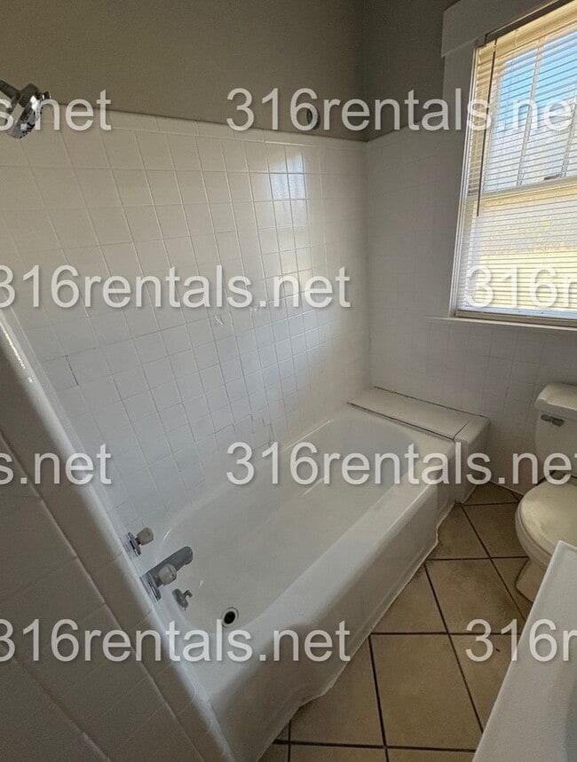 Building Photo - $995 - 3 bed 1 bath - Single Family Home