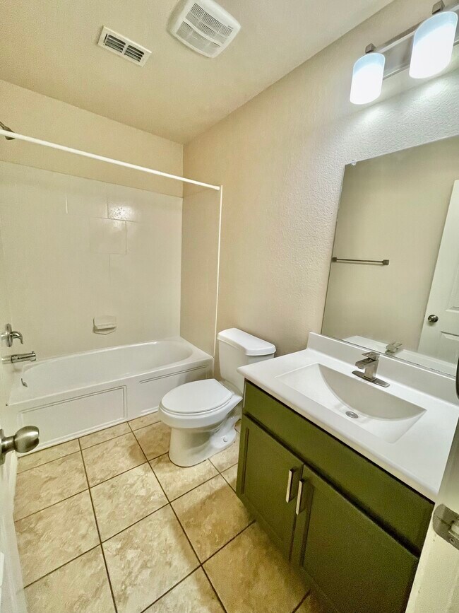 Building Photo - 108 Durango Dr