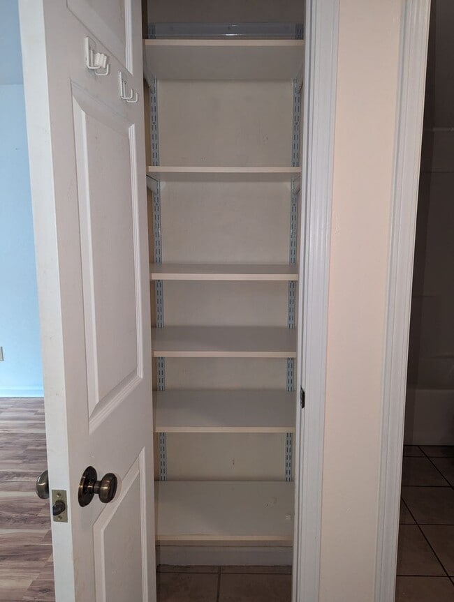 Building Photo - Tradewinds I