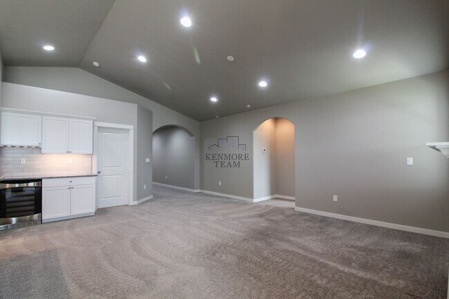 Building Photo - 2950 Woodland Pl