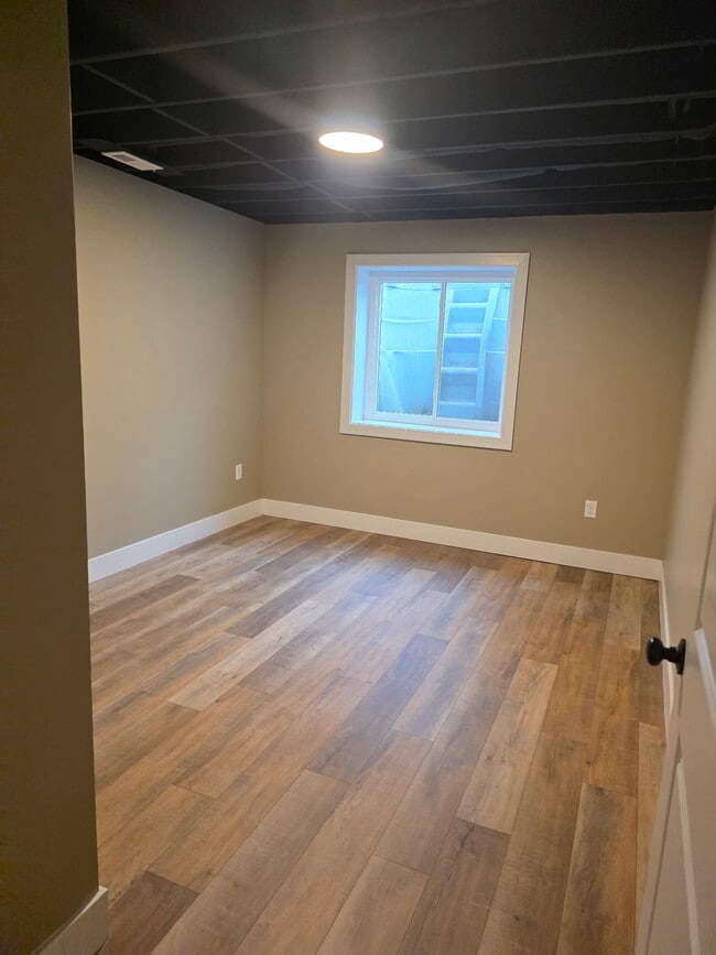 Building Photo - 609 Detroit St